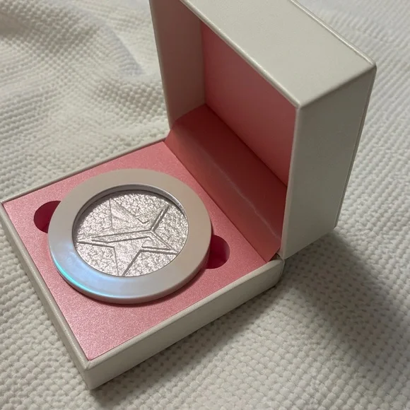 Jeffree Star Cosmetics Extreme Frost Shimmery Silver Highlighter in Pink Box - Picture 2 of 6